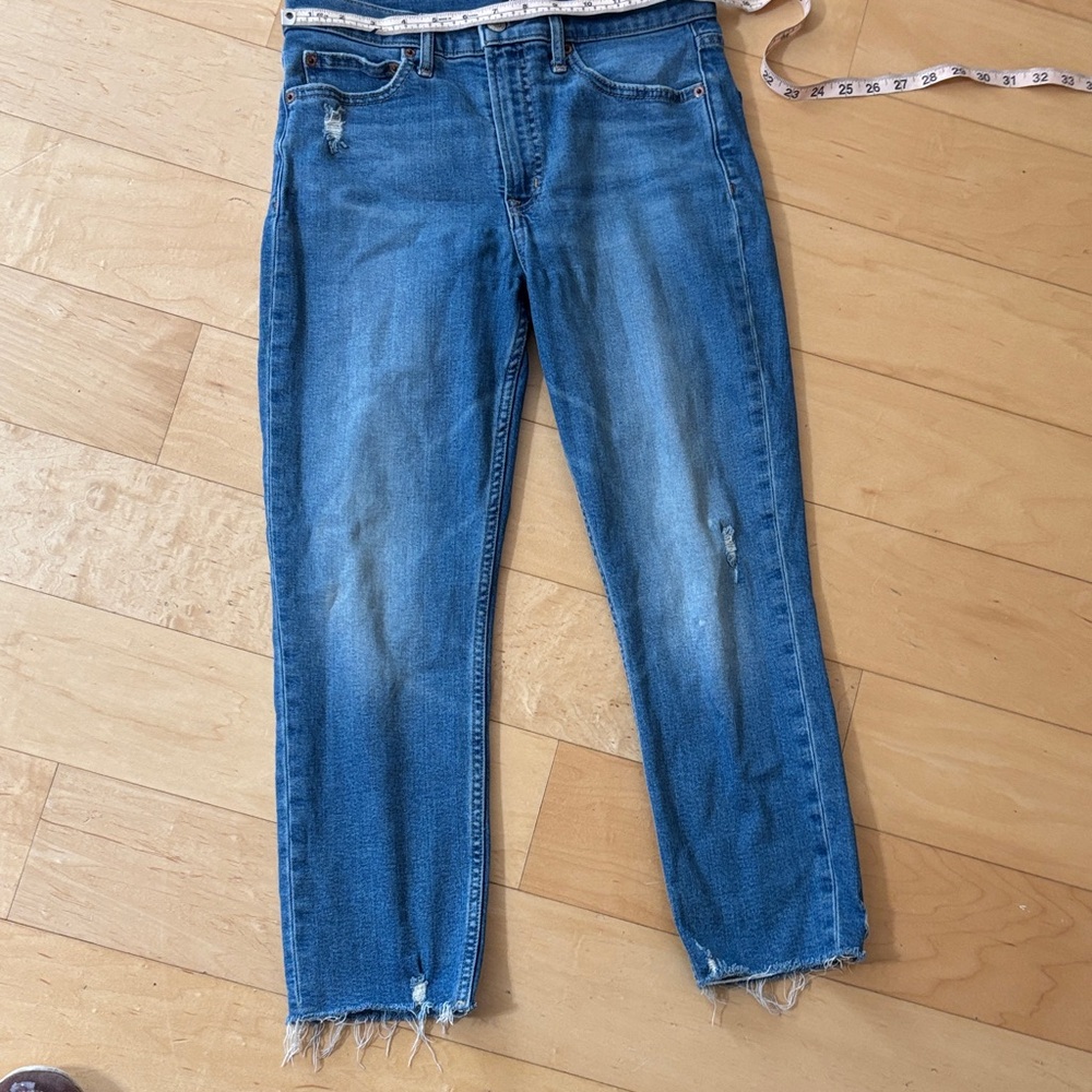 GAP lightly Distressed Blue cigarette jeans 29p